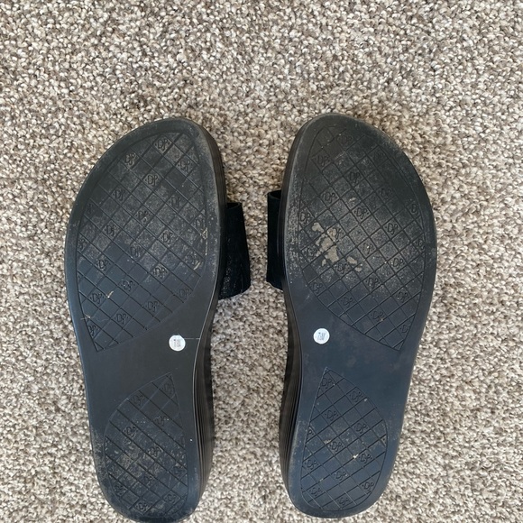 Donald Pliner wedge sandal - Picture 2 of 4